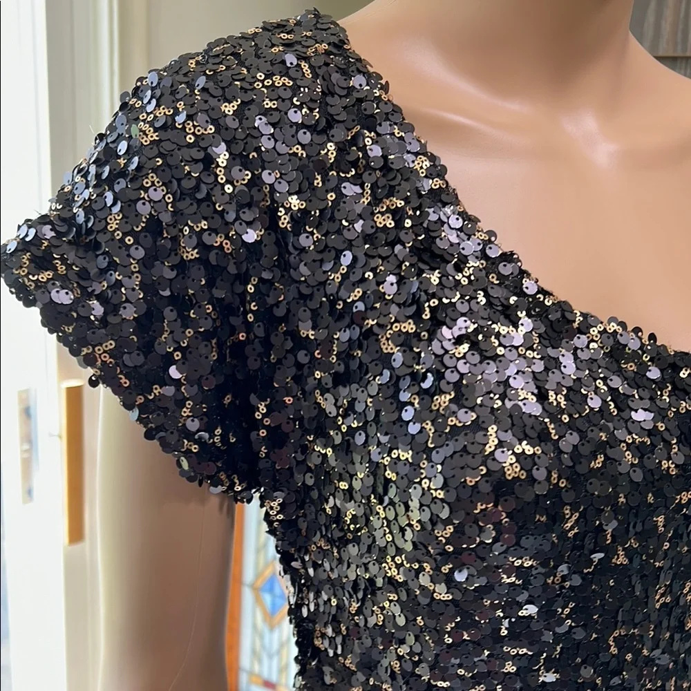Elegant Black and Gold Sequin One-Shoulder Mini Dress, Size Medium - Picture 2 of 8
